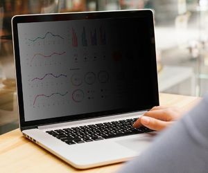 Filtr EMPRI Prywatyzujący na ekran do monitora 18,5 cala 16:9 uniwersalny 5
