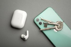 Moshi Moshi AirFoil Camera Protector - Ochrona kamery iPhone 11 (Clear) 4