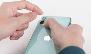 Moshi Moshi AirFoil Camera Protector - Ochrona kamery iPhone 11 (Clear) 5