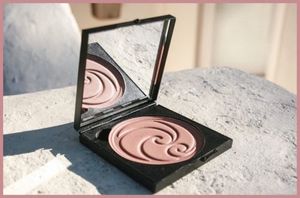 Living Nature Bronzer do konturowania twarzy 3