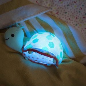 B.Toys Glow Zzz Shell szumiący i świecący żółw, 0+ 4