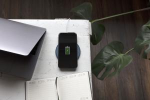 Ładowarka Trust Qylo Indukcyjna 2 A (23864) 9