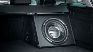 Subwoofer samochodowy Kruger&Matz SUBWOOFER AKTYWNY TUBA KRUGER MATZ 500w 3