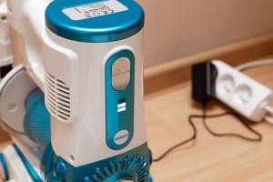 Odkurzacz pionowy Eldom OB20B Twist 9