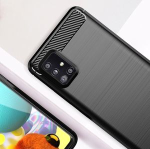 Hurtel Carbon Case elastyczne etui pokrowiec Samsung Galaxy A51 5G czarny uniwersalny 5