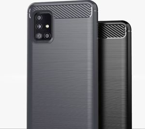 Hurtel Carbon Case elastyczne etui pokrowiec Samsung Galaxy A51 5G czarny uniwersalny 6