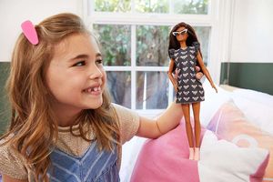 Lalka Barbie Mattel Fashionistas Modna przyjaciółka - Sukienka w gryzonie (FBR37/GHW54) 5