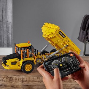 LEGO Technic Wozidło przegubowe Volvo 6x6 (42114) 2