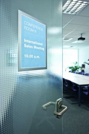 Durable Samoprzylepna ramka informacyjna A4 srebrna 2szt. (4872-23) 4