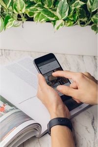 Moshi Szkło hybrydowe Moshi AirFoil Pro Apple iPhone SE 2020/8 (czarna ramka) 9