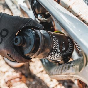 Lezyne Bidon LEZYNE FLOW BOTTLE 600 600ml smoke grey (NEW) 4