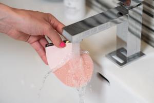 Concept SK9002 Soniczna szczoteczka do czyszczenia skóry champagne pink 9