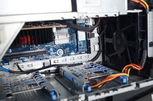 Komputer Dell AlienWare Aurora R7 Intel Core i3-8100 16 GB 480 GB SSD Windows 10 Pro 9