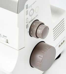 Maszyna do szycia Janome AT2000D 2