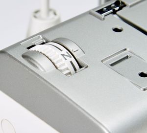 Maszyna do szycia Janome AT2000D 3