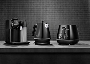 Czajnik DeLonghi Distinta Moments KBIN2001.BK 2