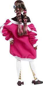 Lalka Barbie Barbie Barbie FJH70 Barbie Signature Lalka Puma brunetka, kolekcjonerska lalka w stroju sportowym i tenisówkach z okazji 50. urodzin tenisówki Puma Suede 6