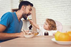 Ricokids Krzesełko do karmienia Milo ze stolikiem różowe (700002) 7