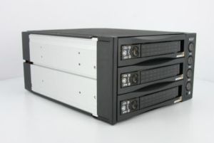 Kieszeń StarTech na 3 dyski twarde 2,5/3.5", SAS, SATA (SATSASBAY3BK) 11