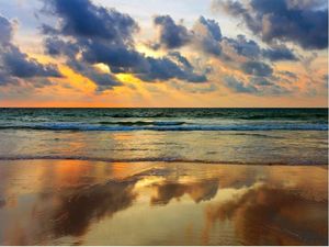 DecoNest Fototapeta - Kolorowy zachód słońca nad morzem - 400X309 1