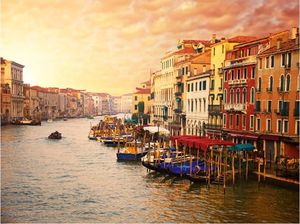 DecoNest Fototapeta - Wenecja - Kolorowe miasto na wodzie - 200X154 1