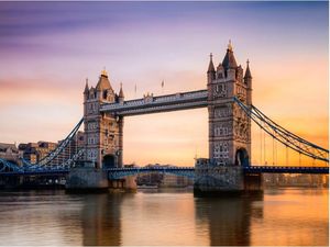 DecoNest Fototapeta - Świt ponad Tower Bridge - 200X154 1