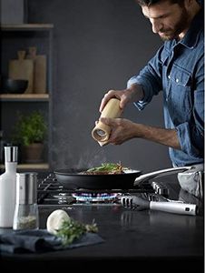 Patelnia WMF Profesjonalna Patelnia WMF Steak 28 cm, powlekana wielowarstwowym materiałem, Patelnia, uchwyt ze stali nierdzewnej, żaroodporna 3