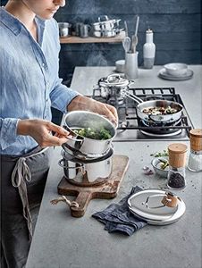 WMF Mini rondel WMF, 14 cm, mały, bez pokrywki, rondel 0,9 l, mały rondel do pojedynczych gospodarstw domowych, polerowana stal nierdzewna Cromargan, indukcyjna, do układania w stosy, idealny do małych porcji 3