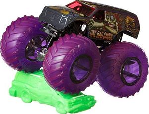 Mattel Hot Wheels Monster Trucks w skali 1:64, Crushable Car - One Bad Ghoul 2