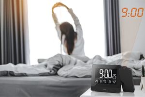 Hama ZEGAR Z PROJEKTOREM „PLUS CHARGE” 15