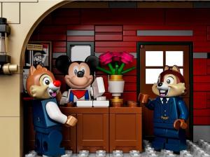 LEGO Disney Pociąg i dworzec Disney (71044) 8