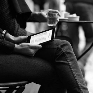 Czytnik Amazon Kindle Voyage 6", 4GB, WiFi/3G (848719038378) 6