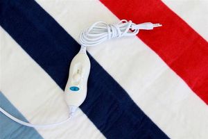 Aptel AG165B Nakładka elektryczna na łóżko 70x150 cm paski 3