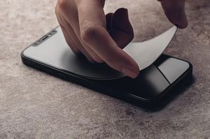 Moshi Moshi iVisor AG - Matowa folia ochronna na ekran iPhone 12 Pro Max (czarna ramka) 4