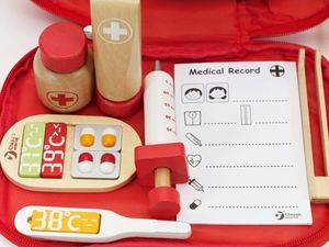 Classic World Drewniany Zestaw Walizka Małego Doktora Lekarza 6