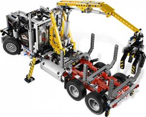 LEGO Technic Ciężarówka do transportu drewna (9397) 7