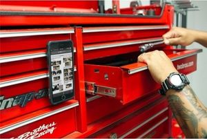 RokForm Uchwyt magnetyczny do samochodu + etui Rugged  do iPhone 6/6S Plus 13