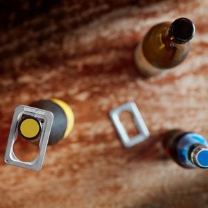 Handlosfera CAPBOOM - OTWIERACZ STRZELAJĄCY KAPSLAMI 8