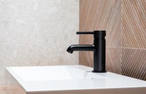 Bateria umywalkowa KFA Moza stojąca czarny (5032-815-81) 2