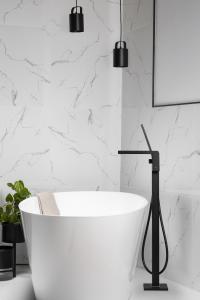 Bateria wannowa KFA LOGON wolnostojąca czarna (5135-510-81) 3