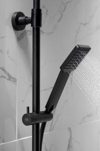 Zestaw prysznicowy KFA Logon z deszczownicą z baterią termostatyczną czarny (5746-910-81) 4