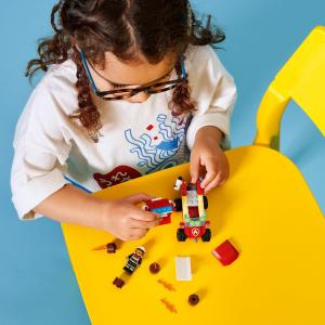 LEGO City Mały wóz strażacki (60279) 4