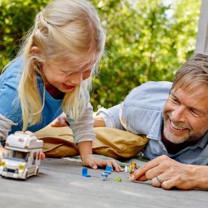 LEGO City Wakacyjny kamper (60283) 5