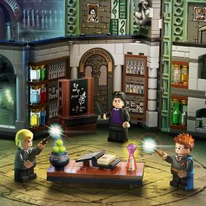 LEGO Harry Potter Chwile z Hogwartu: zajęcia z eliksirów (76383) 4