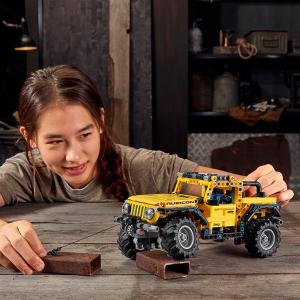 LEGO Technic Jeep Wrangler (42122) 3