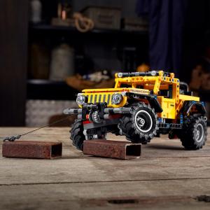 LEGO Technic Jeep Wrangler (42122) 10