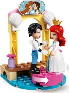 LEGO Disney Świąteczna łódź Arielki (43191) 10