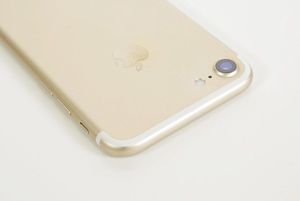 Smartfon Apple iPhone 7 2/32GB Złoty Klasa A- A- 7