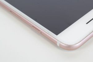 Smartfon Apple iPhone 7 2/32GB Różowe złoto 9