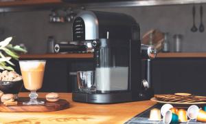 Ekspres ciśnieniowy Cecotec Power Instant-ccino 20 Chic czarny 2